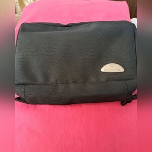 Samsonite hanging travel toiletries or organizing bag. Black  new size 5x7.